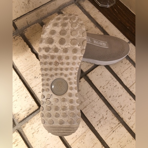 🤑PRICE DROP🤑  Michael Michael Kors Bodie Slip On Sneakers - Picture 9 of 11
